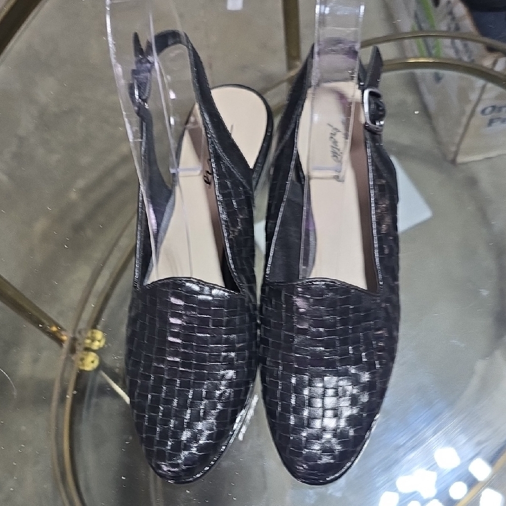 Trotters Black Crocodile Textured Flats